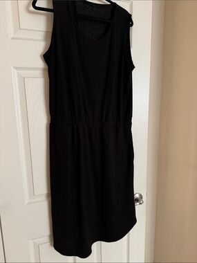 Sleeveless Black Midi Dress with Elastic Waist